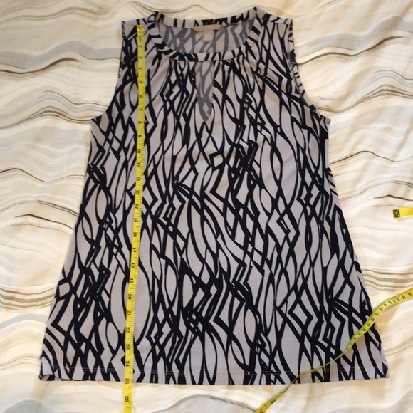 Banana Republic Navy Print Keyhole Sleeveless Top - Picture 5 of 5